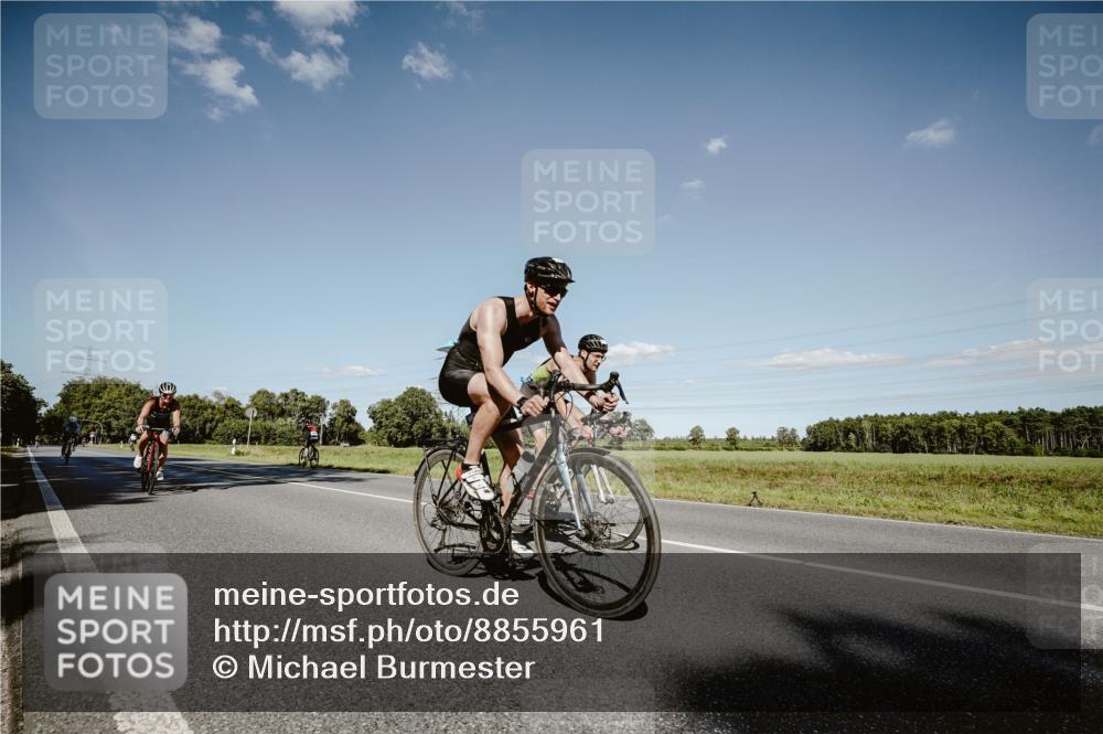 07.09.2025 - 19. Norderstedt Triathlon Michael Burmester http://msf.ph/oto/8855961 07.09.2025 15:17:43 Radfahren 889, 913, 1486 meine-sportfotos.de