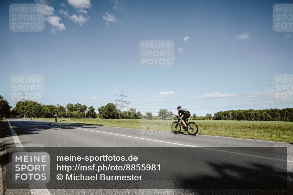 07.09.2025 - 19. Norderstedt Triathlon Michael Burmester http://msf.ph/oto/8855981 07.09.2025 15:17:55 Radfahren 884 meine-sportfotos.de