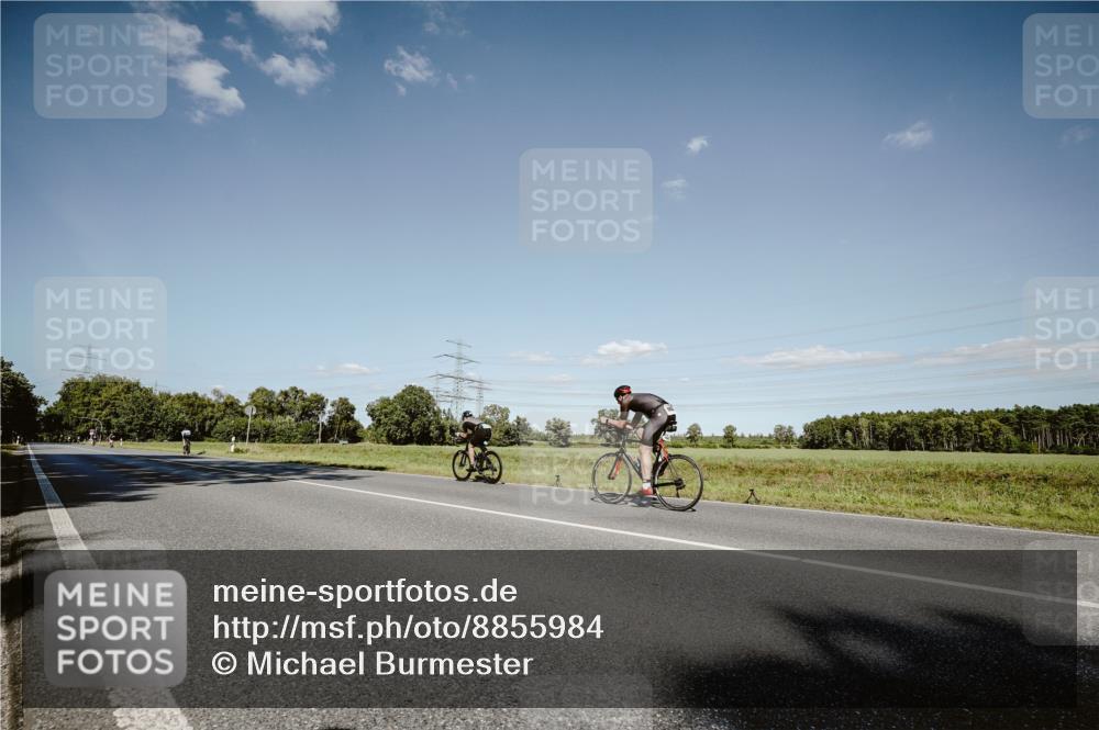 07.09.2025 - 19. Norderstedt Triathlon Michael Burmester http://msf.ph/oto/8855984 07.09.2025 15:17:55 Radfahren 884 meine-sportfotos.de