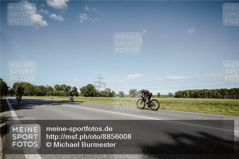 07.09.2025 - 19. Norderstedt Triathlon Michael Burmester http://msf.ph/oto/8856008 07.09.2025 15:18:20 Radfahren 1403 meine-sportfotos.de