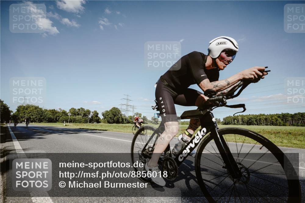 07.09.2025 - 19. Norderstedt Triathlon Michael Burmester http://msf.ph/oto/8856018 07.09.2025 15:18:27 Radfahren 402, 452, 942 meine-sportfotos.de