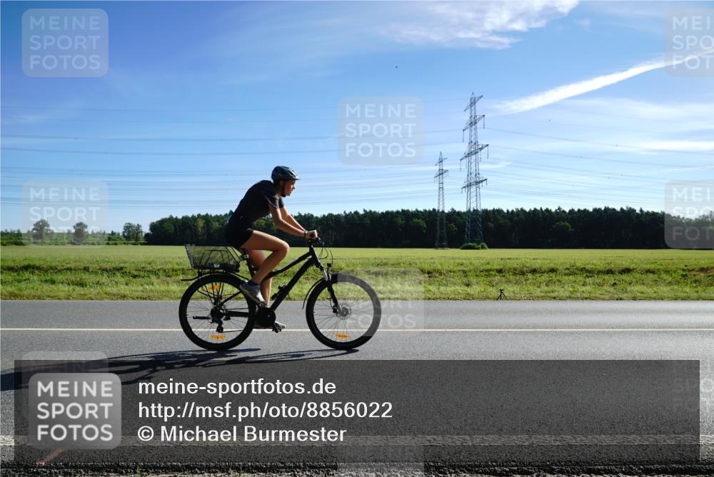 07.09.2025 - 19. Norderstedt Triathlon Michael Burmester http://msf.ph/oto/8856022 07.09.2025 10:52:20 Radfahren 85, 666 meine-sportfotos.de