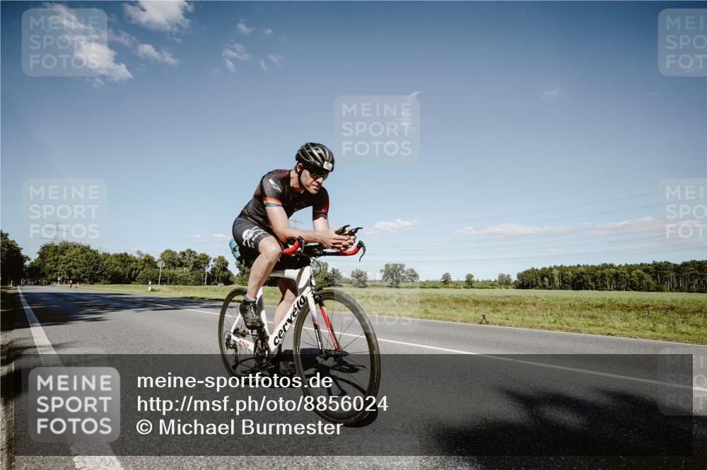 07.09.2025 - 19. Norderstedt Triathlon Michael Burmester http://msf.ph/oto/8856024 07.09.2025 15:18:34 Radfahren 1409 meine-sportfotos.de