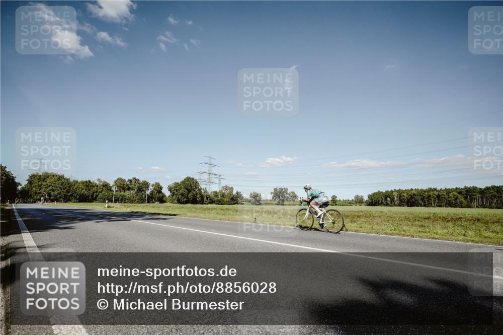 07.09.2025 - 19. Norderstedt Triathlon Michael Burmester http://msf.ph/oto/8856028 07.09.2025 15:18:36 Radfahren 1409 meine-sportfotos.de