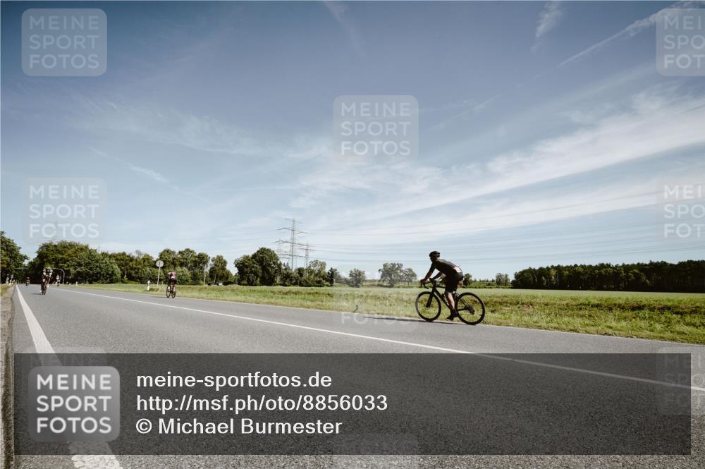 07.09.2025 - 19. Norderstedt Triathlon Michael Burmester http://msf.ph/oto/8856033 07.09.2025 12:14:11 Radfahren 695 meine-sportfotos.de