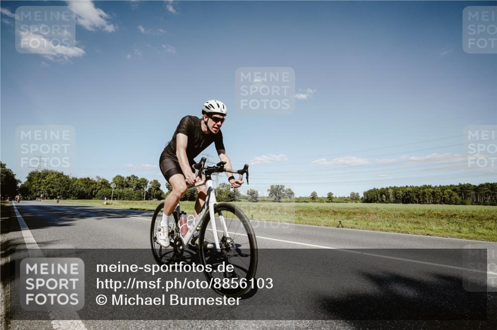 07.09.2025 - 19. Norderstedt Triathlon Michael Burmester http://msf.ph/oto/8856103 07.09.2025 15:19:23 Radfahren 956 meine-sportfotos.de
