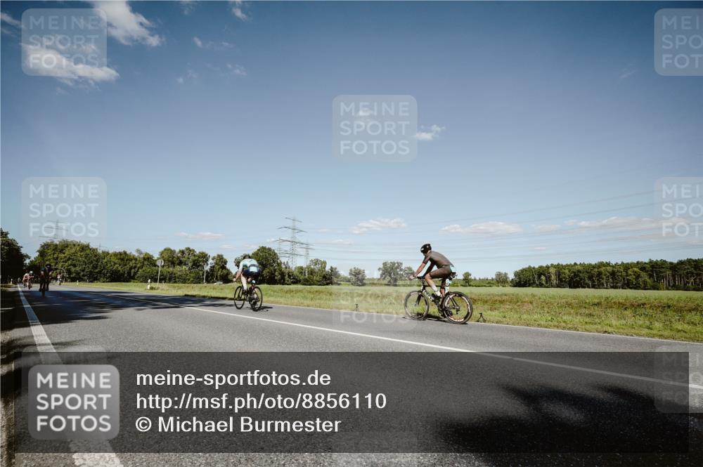 07.09.2025 - 19. Norderstedt Triathlon Michael Burmester http://msf.ph/oto/8856110 07.09.2025 15:19:27 Radfahren 438, 442 meine-sportfotos.de
