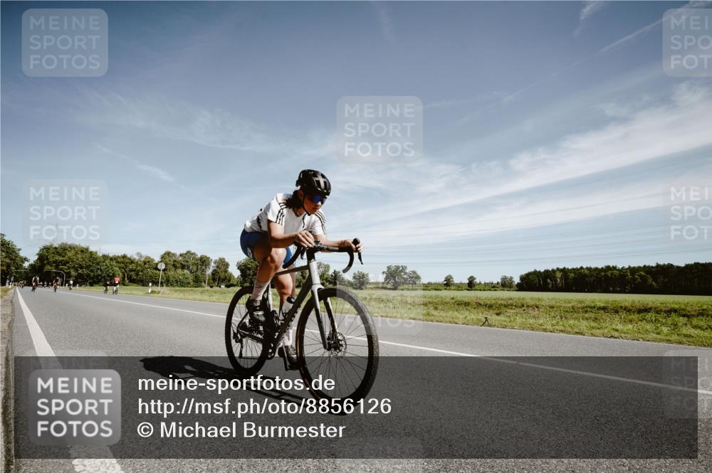 07.09.2025 - 19. Norderstedt Triathlon Michael Burmester http://msf.ph/oto/8856126 07.09.2025 12:15:03 Radfahren 1220 meine-sportfotos.de