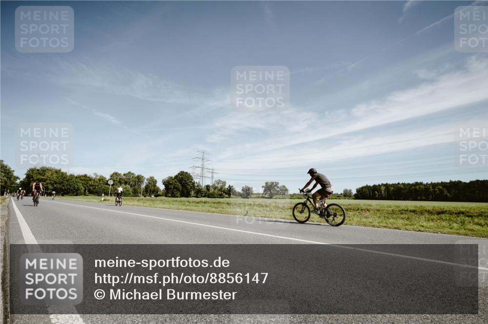 07.09.2025 - 19. Norderstedt Triathlon Michael Burmester http://msf.ph/oto/8856147 07.09.2025 12:15:13 Radfahren 192, 696 meine-sportfotos.de