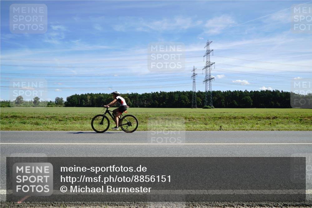 07.09.2025 - 19. Norderstedt Triathlon Michael Burmester http://msf.ph/oto/8856151 07.09.2025 12:46:37 Radfahren 1326 meine-sportfotos.de