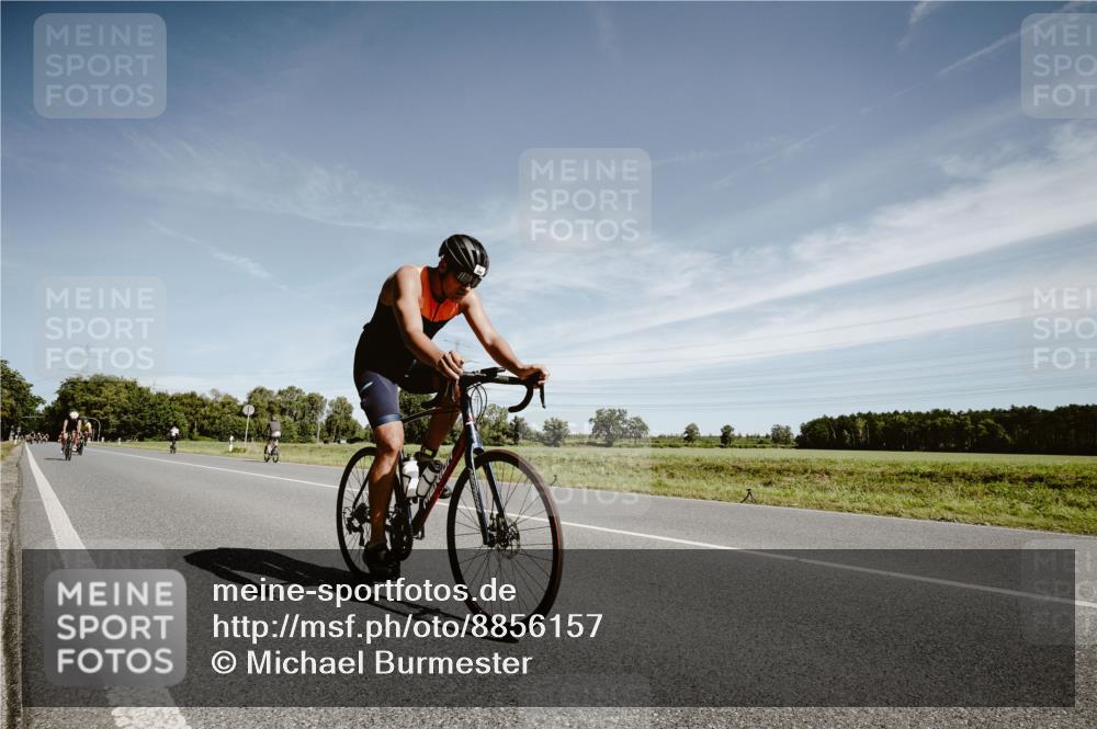 07.09.2025 - 19. Norderstedt Triathlon Michael Burmester http://msf.ph/oto/8856157 07.09.2025 12:15:16 Radfahren 696, 1213, 1247 meine-sportfotos.de