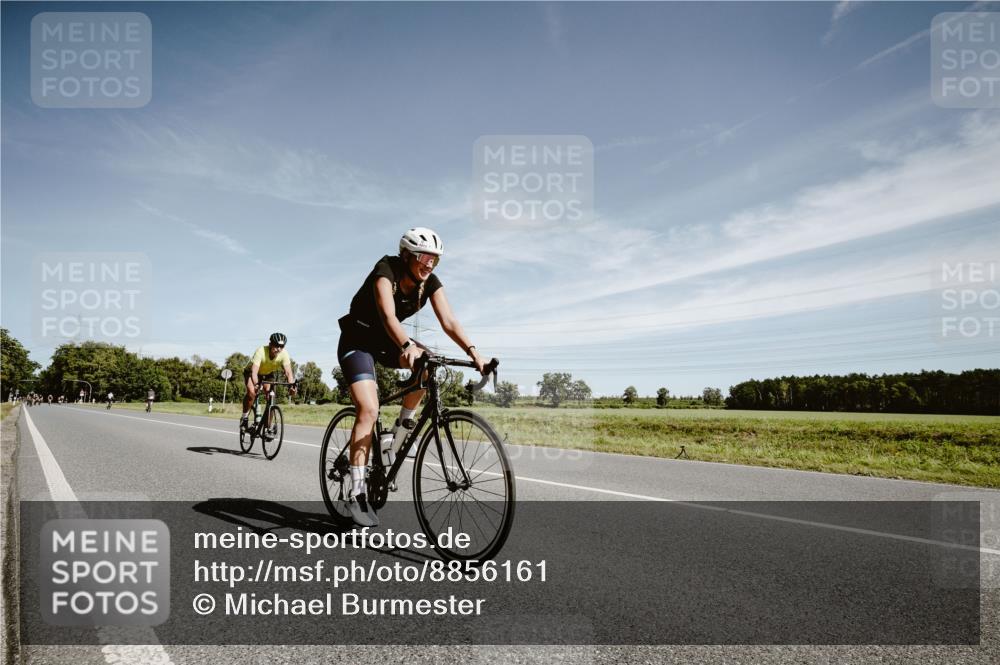 07.09.2025 - 19. Norderstedt Triathlon Michael Burmester http://msf.ph/oto/8856161 07.09.2025 12:15:19 Radfahren 696, 1213, 1247 meine-sportfotos.de