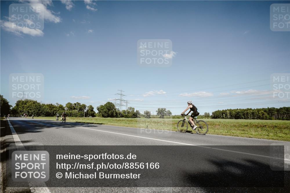 07.09.2025 - 19. Norderstedt Triathlon Michael Burmester http://msf.ph/oto/8856166 07.09.2025 15:19:53 Radfahren 1511, 1534 meine-sportfotos.de