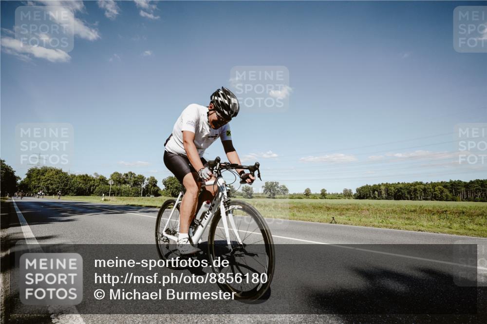 07.09.2025 - 19. Norderstedt Triathlon Michael Burmester http://msf.ph/oto/8856180 07.09.2025 15:20:01 Radfahren 955 meine-sportfotos.de