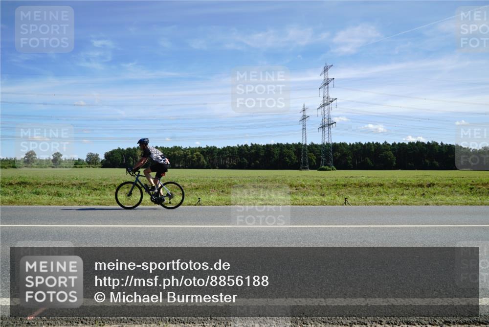 07.09.2025 - 19. Norderstedt Triathlon Michael Burmester http://msf.ph/oto/8856188 07.09.2025 12:47:13 Radfahren 345 meine-sportfotos.de