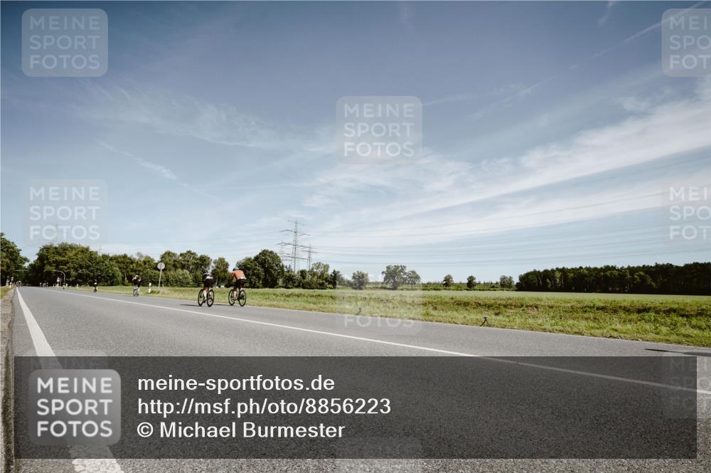 07.09.2025 - 19. Norderstedt Triathlon Michael Burmester http://msf.ph/oto/8856223 07.09.2025 12:15:37 Radfahren 215, 780 meine-sportfotos.de