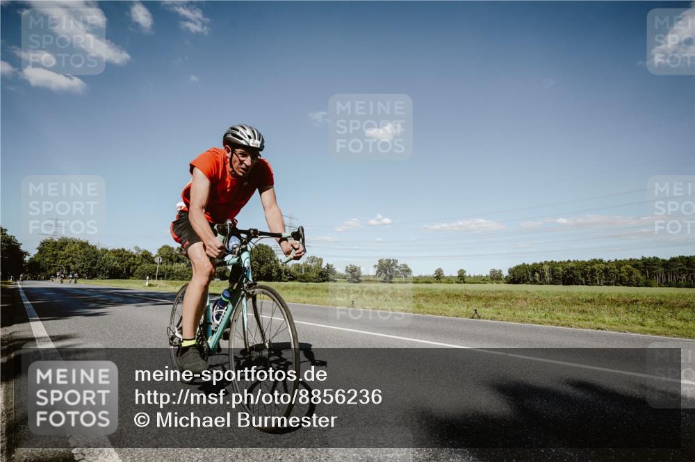 07.09.2025 - 19. Norderstedt Triathlon Michael Burmester http://msf.ph/oto/8856236 07.09.2025 15:20:27 Radfahren 1513, 1523 meine-sportfotos.de