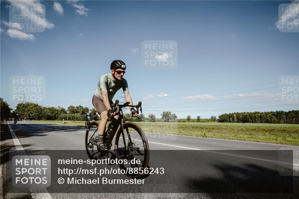 07.09.2025 - 19. Norderstedt Triathlon Michael Burmester http://msf.ph/oto/8856243 07.09.2025 15:20:35 Radfahren 945, 1506 meine-sportfotos.de