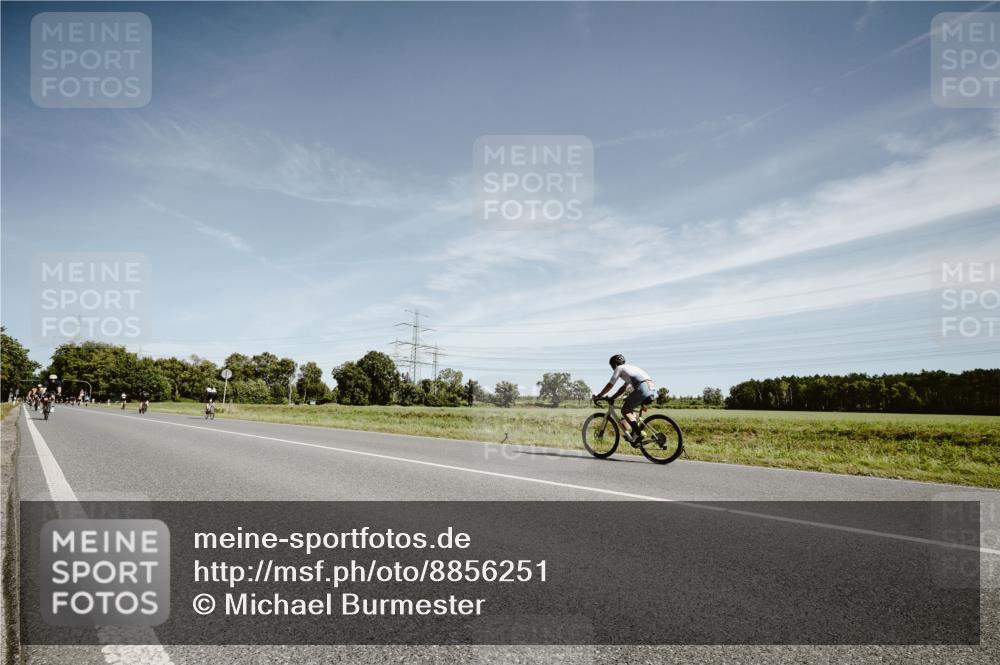 07.09.2025 - 19. Norderstedt Triathlon Michael Burmester http://msf.ph/oto/8856251 07.09.2025 12:15:48 Radfahren 1241 meine-sportfotos.de