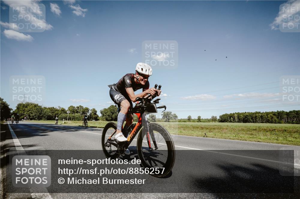 07.09.2025 - 19. Norderstedt Triathlon Michael Burmester http://msf.ph/oto/8856257 07.09.2025 15:20:45 Radfahren 953, 1460 meine-sportfotos.de