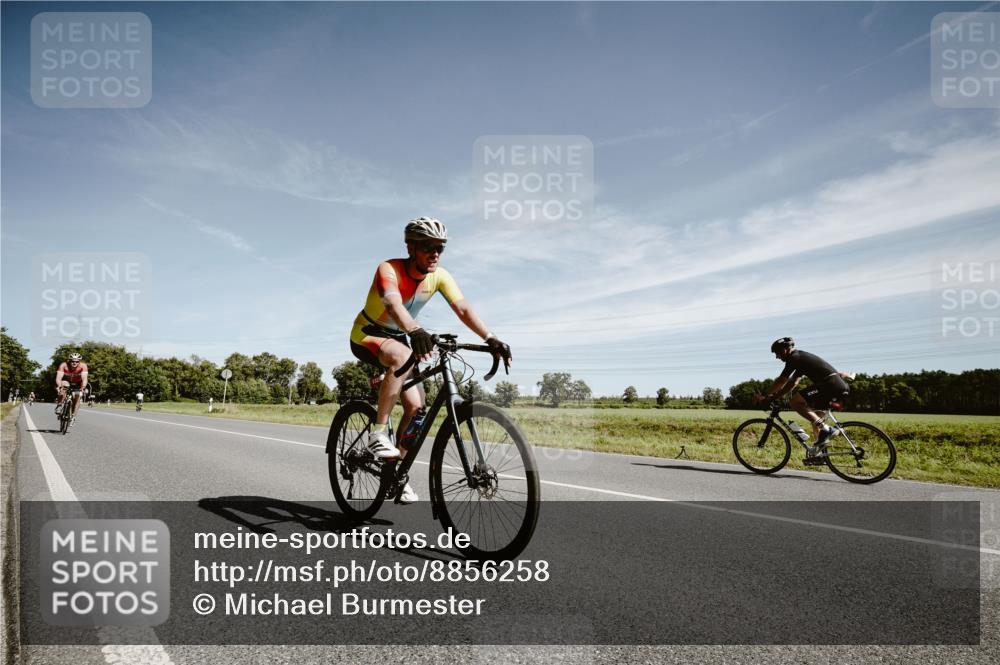 07.09.2025 - 19. Norderstedt Triathlon Michael Burmester http://msf.ph/oto/8856258 07.09.2025 12:15:53 Radfahren 851, 1241, 1329 meine-sportfotos.de