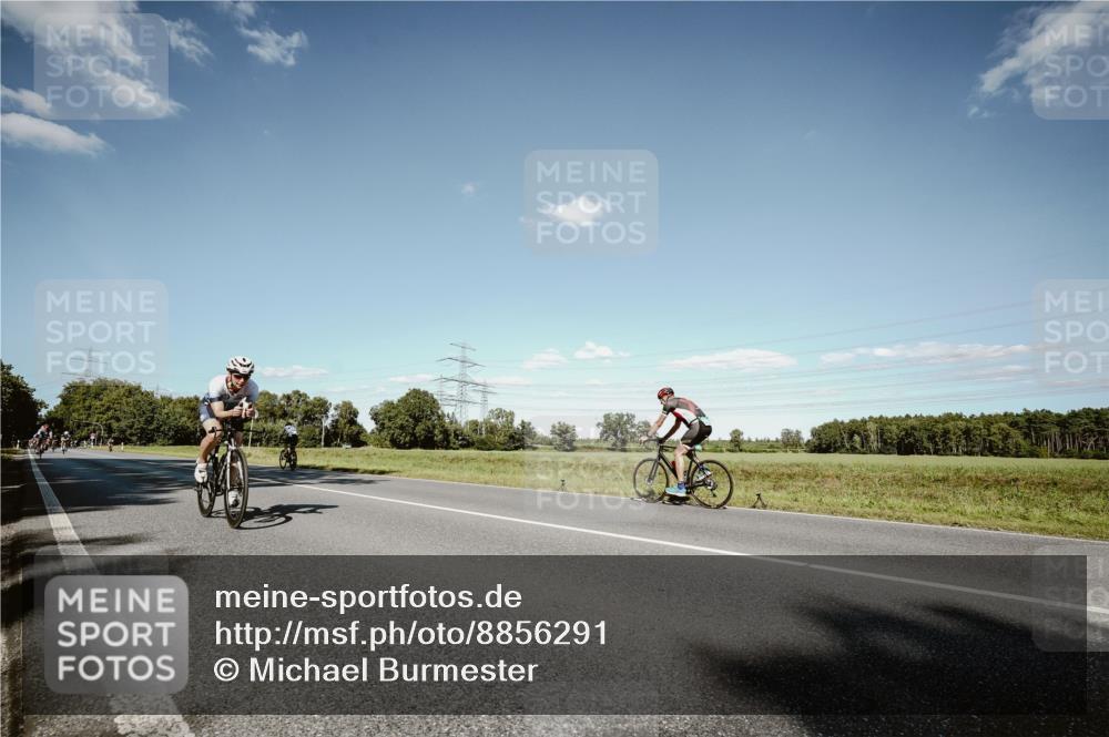 07.09.2025 - 19. Norderstedt Triathlon Michael Burmester http://msf.ph/oto/8856291 07.09.2025 15:21:02 Radfahren 416, 903, 936, 1427 meine-sportfotos.de