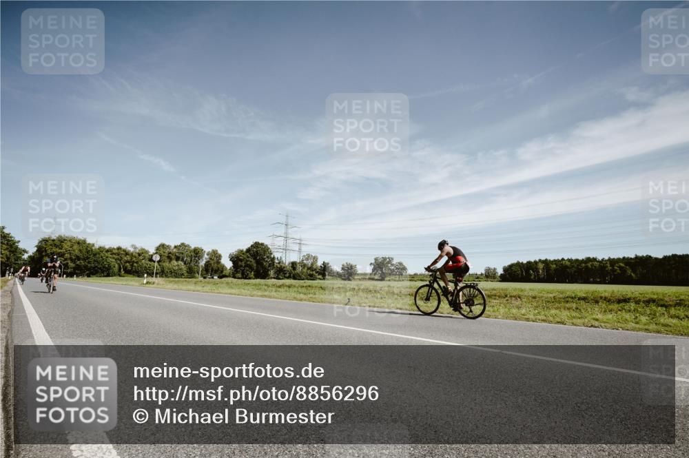 07.09.2025 - 19. Norderstedt Triathlon Michael Burmester http://msf.ph/oto/8856296 07.09.2025 12:16:13 Radfahren 251 meine-sportfotos.de