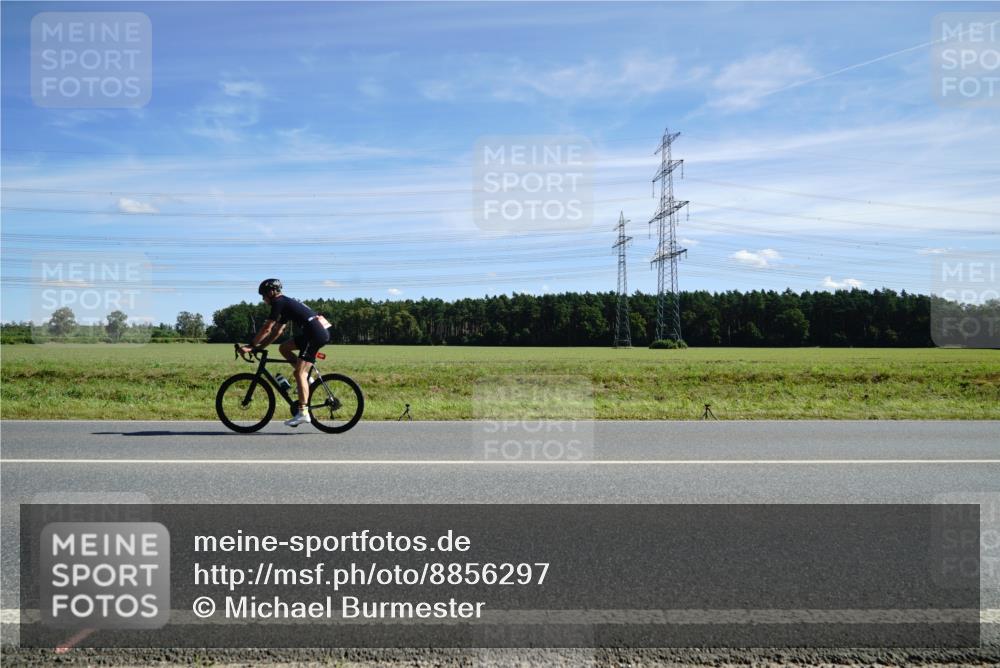 07.09.2025 - 19. Norderstedt Triathlon Michael Burmester http://msf.ph/oto/8856297 07.09.2025 12:48:04 Radfahren 277, 304, 1344 meine-sportfotos.de