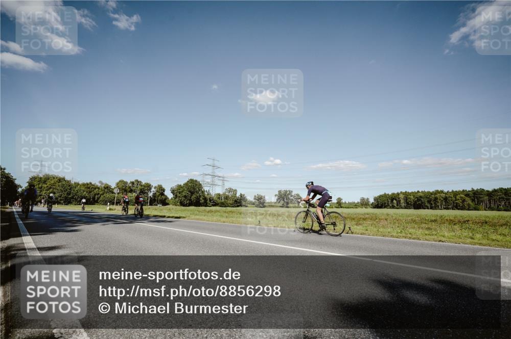 07.09.2025 - 19. Norderstedt Triathlon Michael Burmester http://msf.ph/oto/8856298 07.09.2025 15:21:04 Radfahren 416, 902, 903, 936, 951, 1427 meine-sportfotos.de