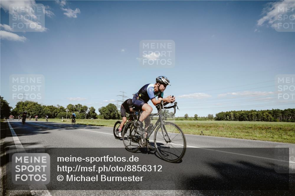 07.09.2025 - 19. Norderstedt Triathlon Michael Burmester http://msf.ph/oto/8856312 07.09.2025 15:21:07 Radfahren 377, 416, 902, 936, 951, 1537 meine-sportfotos.de