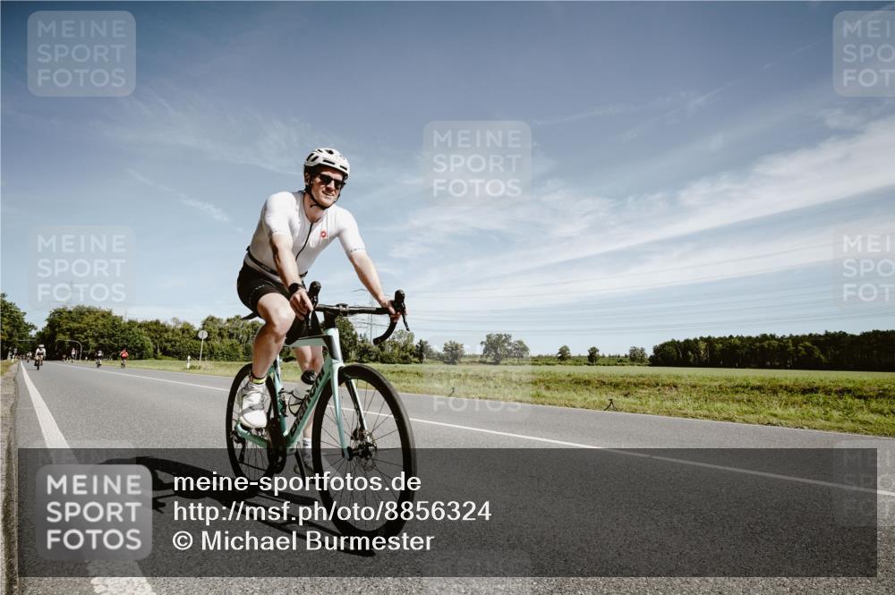 07.09.2025 - 19. Norderstedt Triathlon Michael Burmester http://msf.ph/oto/8856324 07.09.2025 12:16:29 Radfahren 737 meine-sportfotos.de