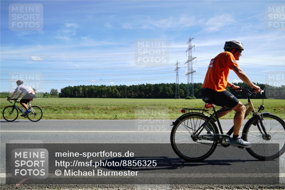 07.09.2025 - 19. Norderstedt Triathlon Michael Burmester http://msf.ph/oto/8856325 07.09.2025 12:48:16 Radfahren 1271, 1304 meine-sportfotos.de
