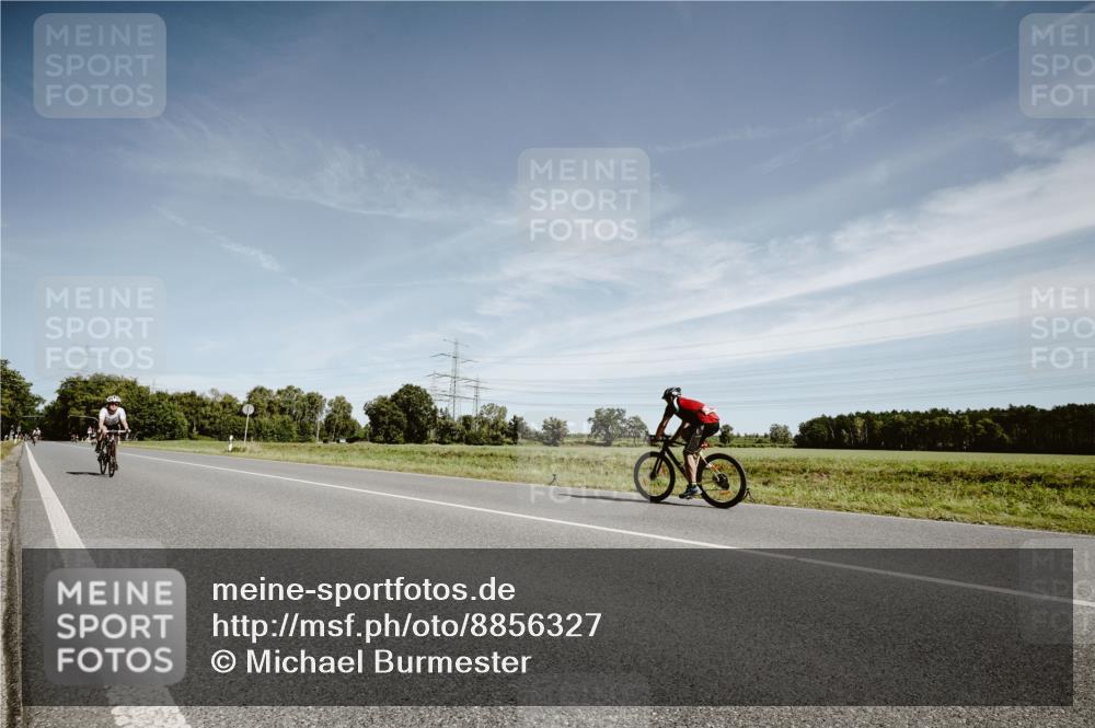 07.09.2025 - 19. Norderstedt Triathlon Michael Burmester http://msf.ph/oto/8856327 07.09.2025 12:16:32 Radfahren 737, 738 meine-sportfotos.de