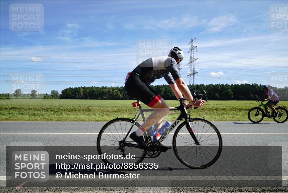 07.09.2025 - 19. Norderstedt Triathlon Michael Burmester http://msf.ph/oto/8856335 07.09.2025 12:48:19 Radfahren 1271, 1304 meine-sportfotos.de
