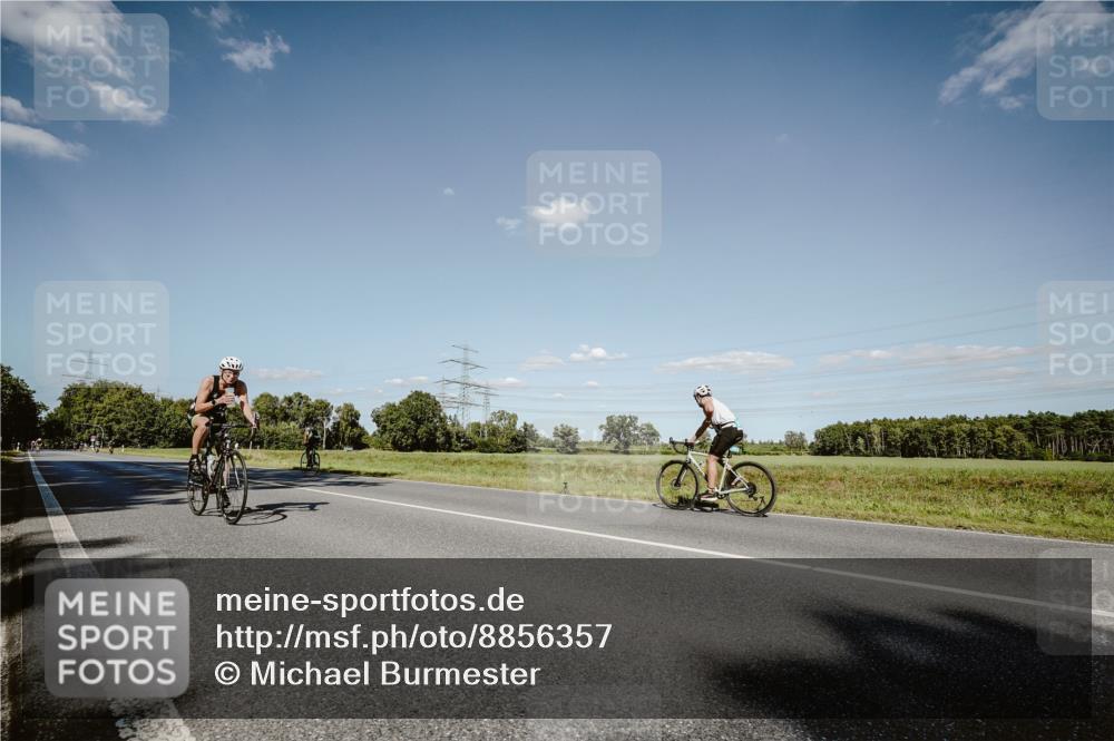 07.09.2025 - 19. Norderstedt Triathlon Michael Burmester http://msf.ph/oto/8856357 07.09.2025 15:21:22 Radfahren 1533, 1546 meine-sportfotos.de