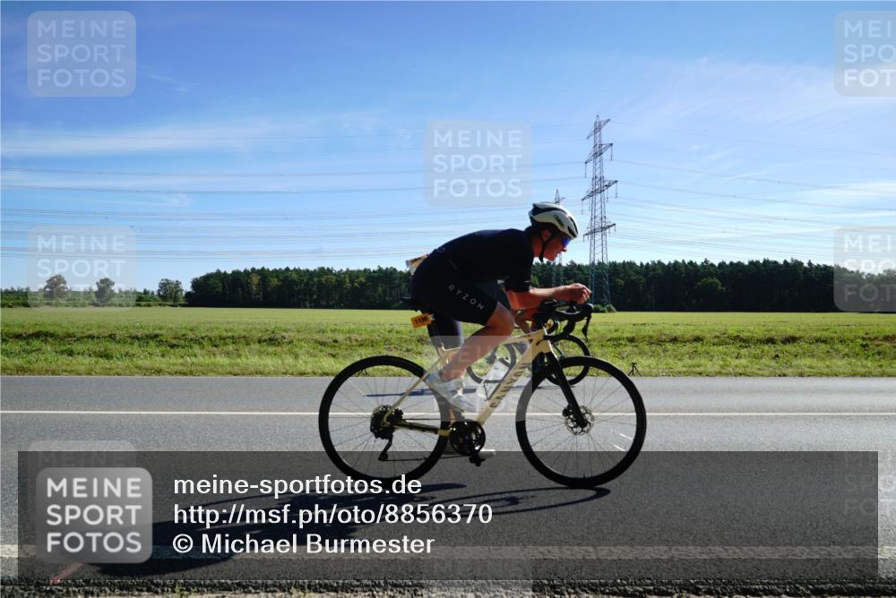 07.09.2025 - 19. Norderstedt Triathlon Michael Burmester http://msf.ph/oto/8856370 07.09.2025 11:06:29 Radfahren 196, 200, 1189, 1198 meine-sportfotos.de