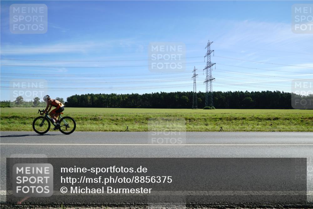 07.09.2025 - 19. Norderstedt Triathlon Michael Burmester http://msf.ph/oto/8856375 07.09.2025 11:06:30 Radfahren 196, 1189, 1198 meine-sportfotos.de