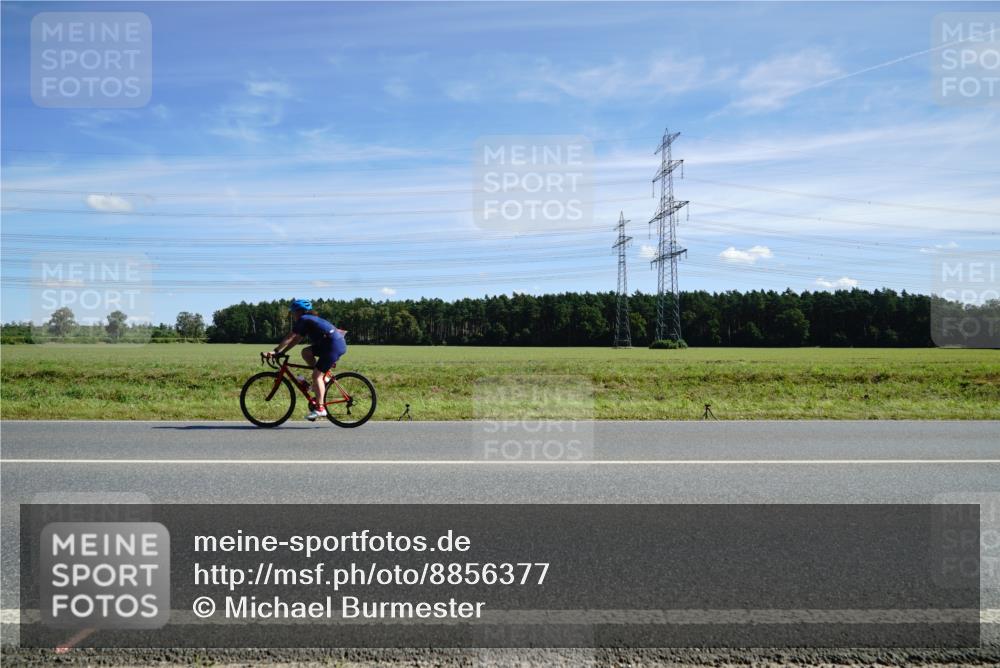 07.09.2025 - 19. Norderstedt Triathlon Michael Burmester http://msf.ph/oto/8856377 07.09.2025 12:48:43 Radfahren 283, 798, 810 meine-sportfotos.de