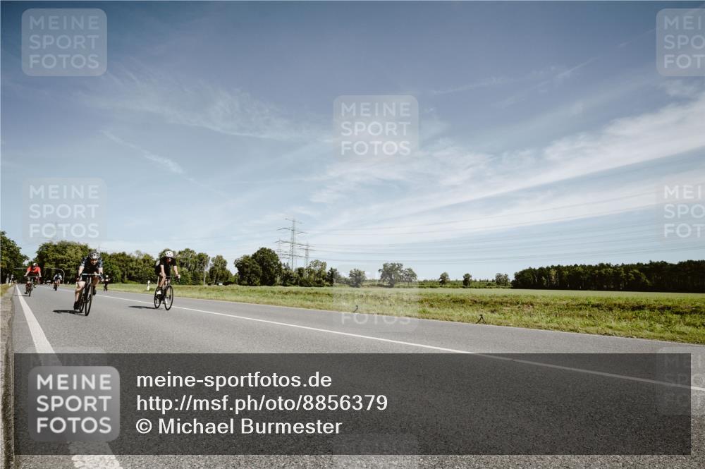 07.09.2025 - 19. Norderstedt Triathlon Michael Burmester http://msf.ph/oto/8856379 07.09.2025 12:16:54 Radfahren 207, 282, 1307 meine-sportfotos.de