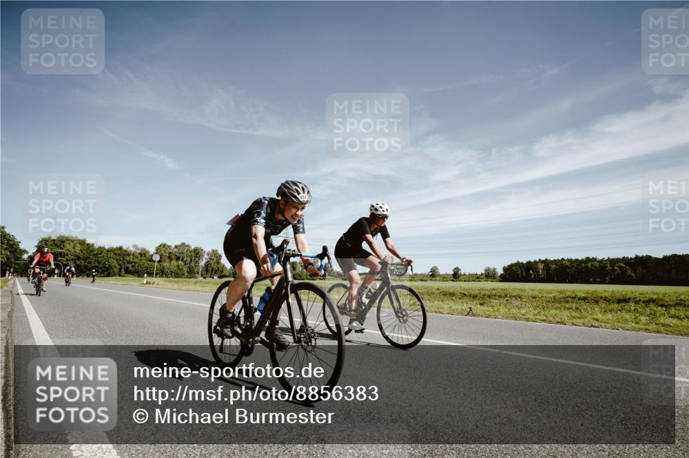 07.09.2025 - 19. Norderstedt Triathlon Michael Burmester http://msf.ph/oto/8856383 07.09.2025 12:16:55 Radfahren 207, 282, 741, 1307 meine-sportfotos.de