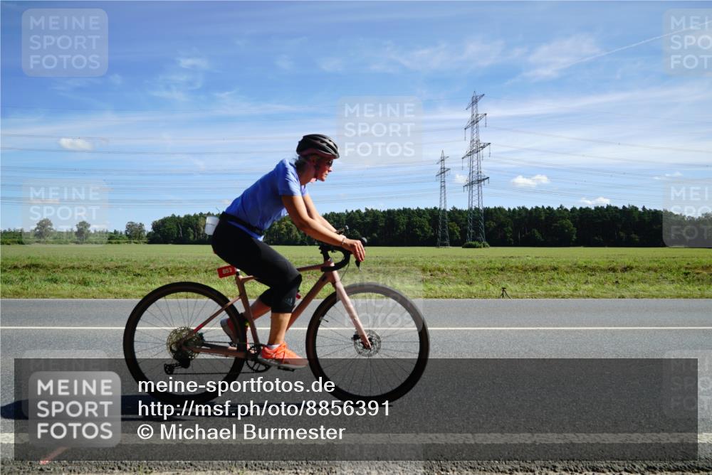 07.09.2025 - 19. Norderstedt Triathlon Michael Burmester http://msf.ph/oto/8856391 07.09.2025 12:48:47 Radfahren 283, 810, 853 meine-sportfotos.de