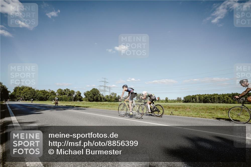 07.09.2025 - 19. Norderstedt Triathlon Michael Burmester http://msf.ph/oto/8856399 07.09.2025 15:21:42 Radfahren 479, 882, 1498 meine-sportfotos.de