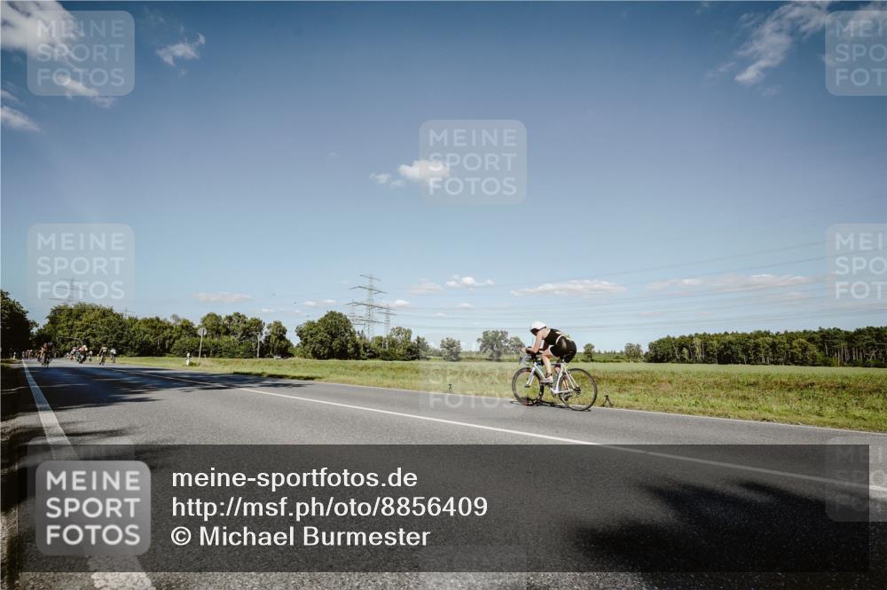 07.09.2025 - 19. Norderstedt Triathlon Michael Burmester http://msf.ph/oto/8856409 07.09.2025 15:21:49 Radfahren 1527 meine-sportfotos.de