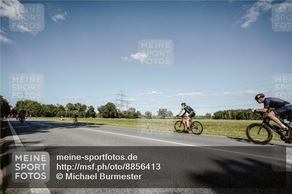 07.09.2025 - 19. Norderstedt Triathlon Michael Burmester http://msf.ph/oto/8856413 07.09.2025 15:21:50 Radfahren 933, 1527 meine-sportfotos.de