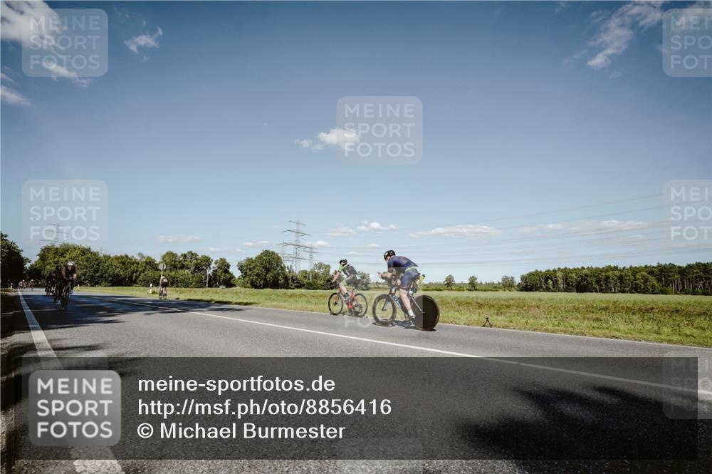 07.09.2025 - 19. Norderstedt Triathlon Michael Burmester http://msf.ph/oto/8856416 07.09.2025 15:21:51 Radfahren 933, 1479, 1527 meine-sportfotos.de