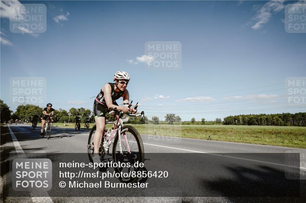 07.09.2025 - 19. Norderstedt Triathlon Michael Burmester http://msf.ph/oto/8856420 07.09.2025 15:21:52 Radfahren 933, 1479, 1527 meine-sportfotos.de