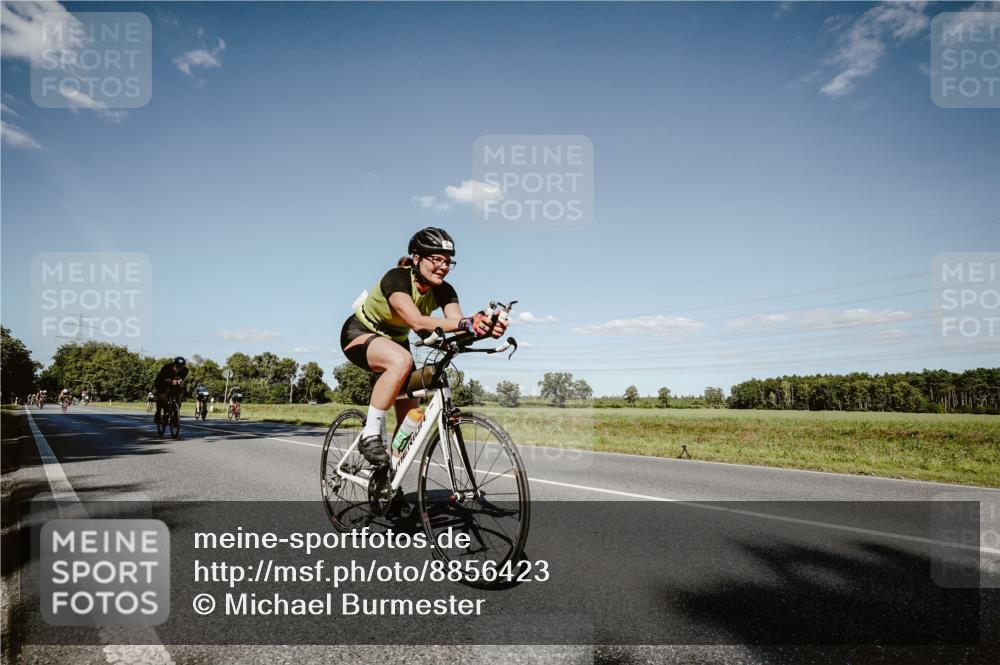07.09.2025 - 19. Norderstedt Triathlon Michael Burmester http://msf.ph/oto/8856423 07.09.2025 15:21:53 Radfahren 933, 1479, 1527 meine-sportfotos.de
