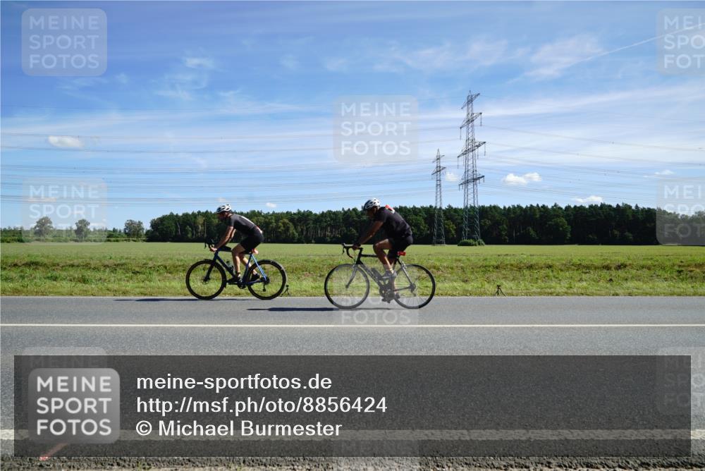 07.09.2025 - 19. Norderstedt Triathlon Michael Burmester http://msf.ph/oto/8856424 07.09.2025 12:49:04 Radfahren 249, 288 meine-sportfotos.de