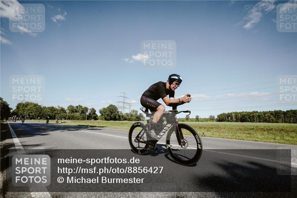 07.09.2025 - 19. Norderstedt Triathlon Michael Burmester http://msf.ph/oto/8856427 07.09.2025 15:21:54 Radfahren 415, 933, 1479, 1527 meine-sportfotos.de