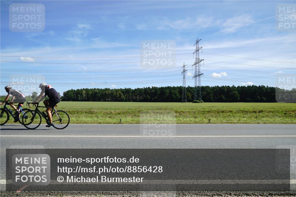 07.09.2025 - 19. Norderstedt Triathlon Michael Burmester http://msf.ph/oto/8856428 07.09.2025 12:49:05 Radfahren 249, 288 meine-sportfotos.de